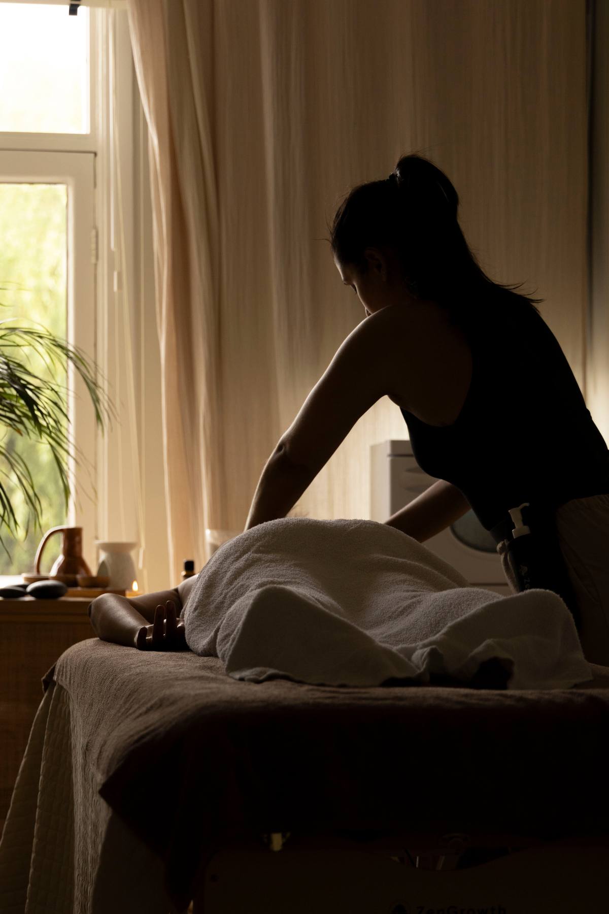 Relaxing massage at The Pause
